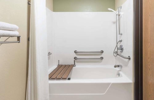 Greenville Hotel | Super 8 by Wyndham Greenville