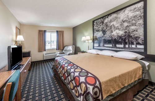 Greenville Hotel | Super 8 by Wyndham Greenville