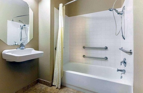 Groesbeck Hotel | Super 8 by Wyndham Groesbeck