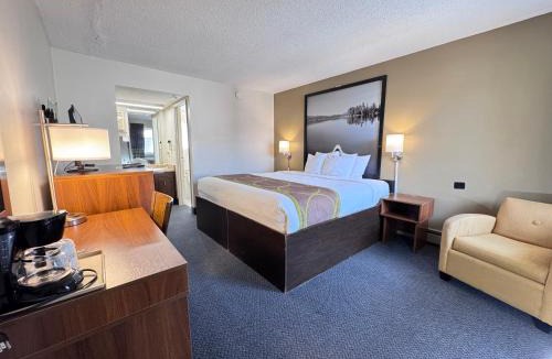 Guelph Hotel | Super 8 by Wyndham Guelph