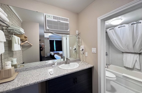 Guelph Hotel | Super 8 by Wyndham Guelph