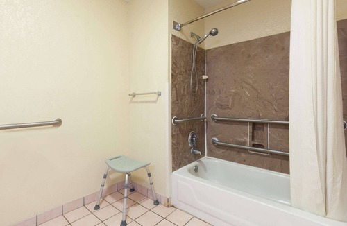 Hammond Hotel | Super 8 by Wyndham Hammond