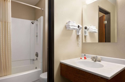 Hannibal Hotel | Super 8 by Wyndham Hannibal