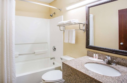 Harrisonburg Hotel | Super 8 by Wyndham Harrisonburg