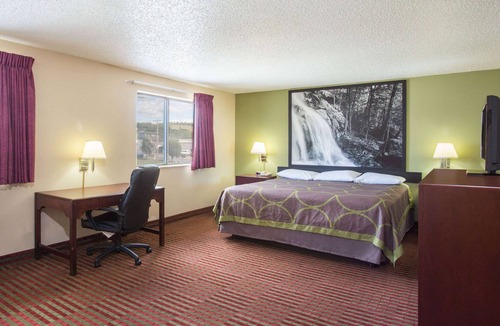 Harrisonburg Hotel | Super 8 by Wyndham Harrisonburg