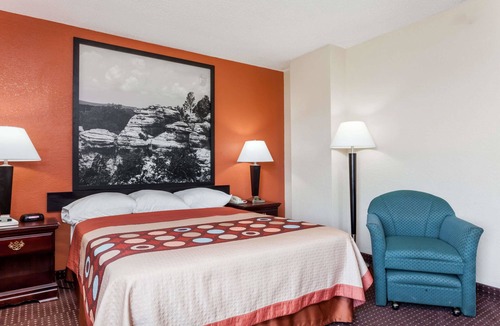 Harrisburg Hotel | Super 8 by Wyndham Harrisburg