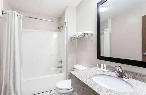 Harrisburg Hotel | Super 8 by Wyndham Harrisburg