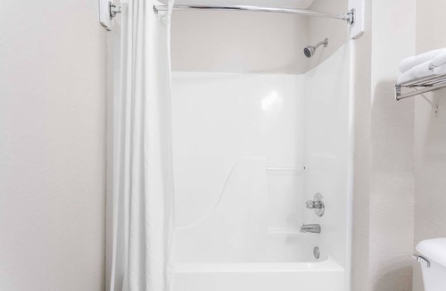 Harrisburg Hotel | Super 8 by Wyndham Harrisburg
