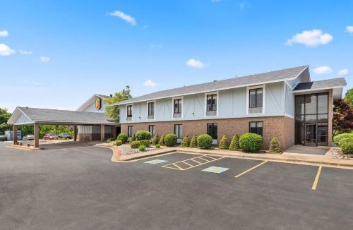 Harrison Hotel | Super 8 by Wyndham Harrison AR