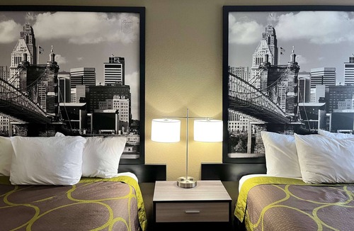 Harrison Hotel | Super 8 by Wyndham Harrison OH