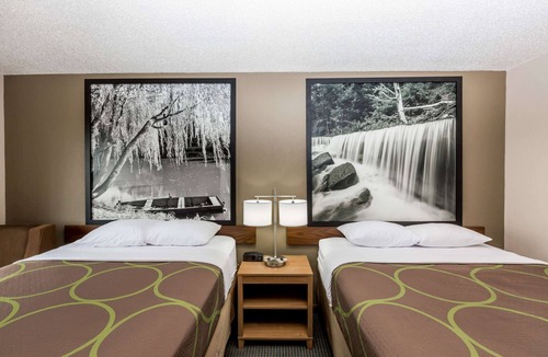 Hays Hotel | Super 8 by Wyndham Hays KS
