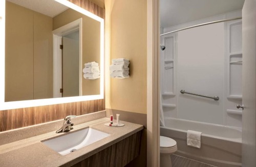Hearst Hotel | Super 8 by Wyndham Hearst ON