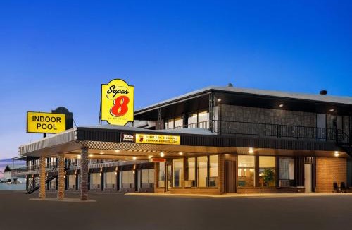 Hearst Hotel | Super 8 by Wyndham Hearst ON