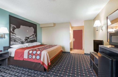 Dupont Hotel | Super 8 by Wyndham Henderson North East Denver