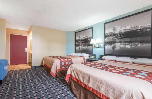 Dupont Hotel | Super 8 by Wyndham Henderson North East Denver