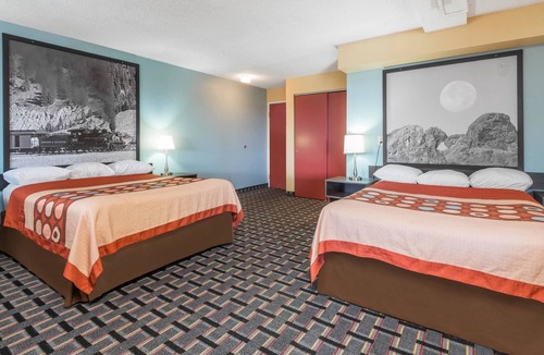 Dupont Hotel | Super 8 by Wyndham Henderson North East Denver