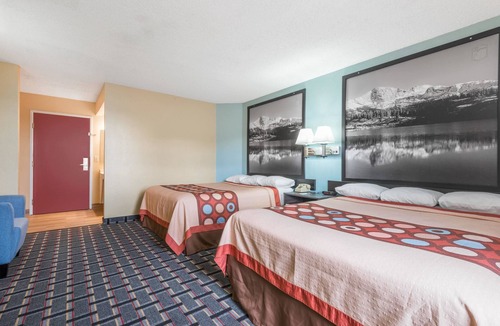 Dupont Hotel | Super 8 by Wyndham Henderson North East Denver