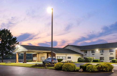 Henrietta Hotel | Super 8 by Wyndham Henrietta/Rochester Area