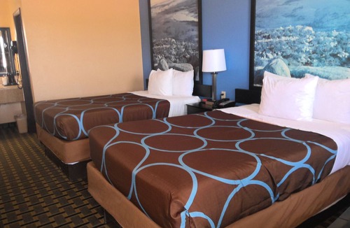 Henryetta Hotel | Super 8 by Wyndham Henryetta