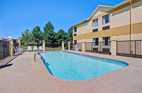 Hernando Hotel | Super 8 by Wyndham Hernando
