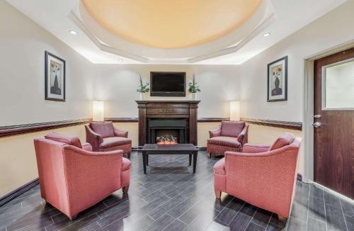 Hidalgo Hotel | Super 8 by Wyndham Hidalgo at La Plaza Mall & Mcallen Airport