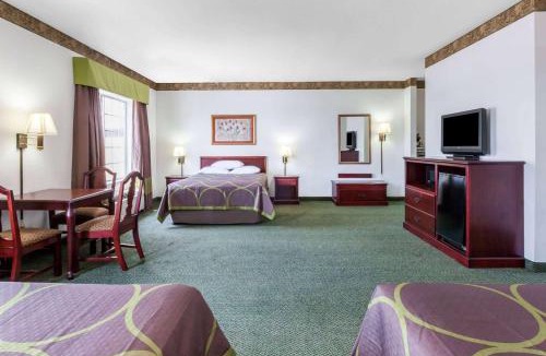 Hillsboro Hotel | Super 8 by Wyndham Hillsboro TX