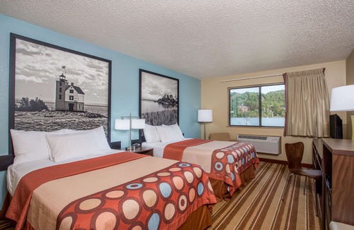 Houghton Hotel | Super 8 by Wyndham Houghton