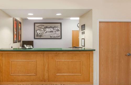 Huntington Hotel | Super 8 by Wyndham Huntington