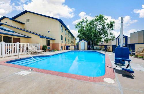 Hutchinson Hotel | Super 8 by Wyndham Hutchinson