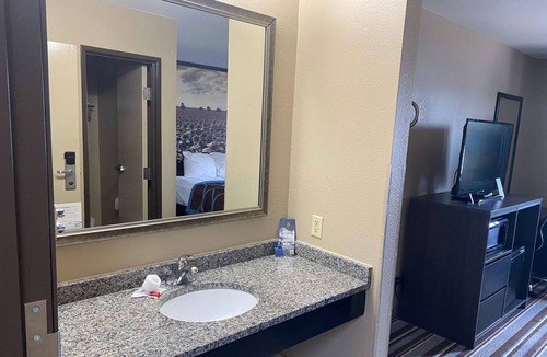 Independence Hotel | Super 8 by Wyndham Independence KS