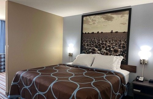 Independence Hotel | Super 8 by Wyndham Independence KS