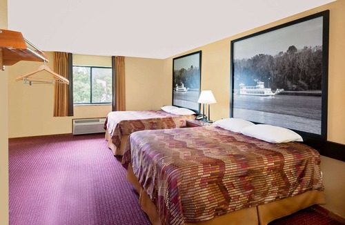Iowa Falls Hotel | Super 8 by Wyndham Iowa Falls
