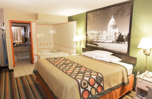Jacksonville Hotel | Super 8 by Wyndham Jacksonville AR