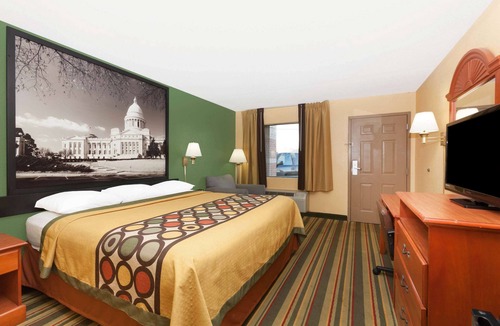 Jacksonville Hotel | Super 8 by Wyndham Jacksonville AR