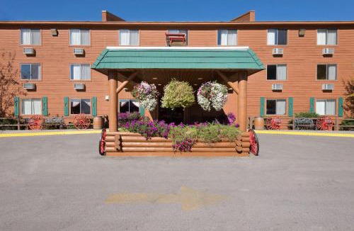 Jackson Hotel | Super 8 by Wyndham Jackson Hole