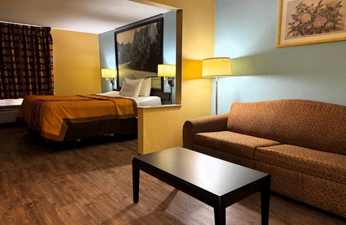 Tougaloo Hotel | Super 8 by Wyndham Jackson/Ridgeland