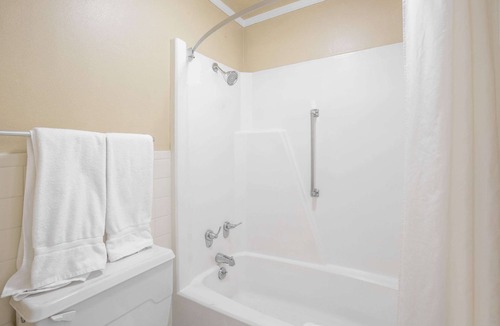 Jasper Hotel | Super 8 by Wyndham Jasper