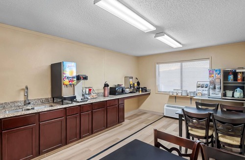 Jefferson Hotel | Super 8 by Wyndham Jefferson