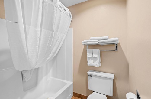 Jefferson Hotel | Super 8 by Wyndham Jefferson