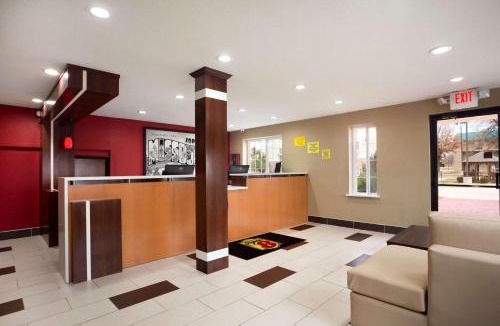 Joplin Hotel | Super 8 by Wyndham Joplin