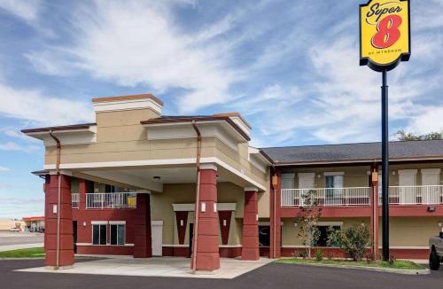 Karnes City Hotel | Super 8 by Wyndham Karnes City