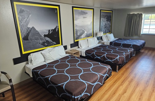 Kenedy Hotel | Super 8 by Wyndham Kenedy