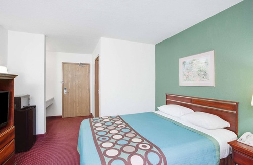 Kennett Hotel | Super 8 by Wyndham Kennett