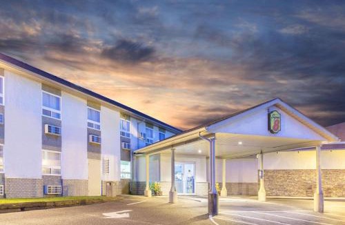 Kenora Hotel | Super 8 by Wyndham Kenora