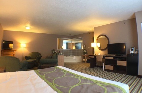 Kenora Hotel | Super 8 by Wyndham Kenora
