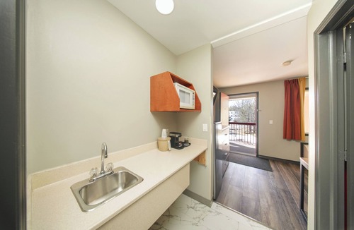 Kingston Hotel | Super 8 by Wyndham Kingston