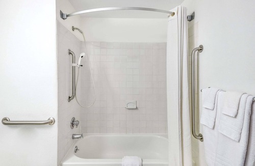 Kingston Hotel | Super 8 by Wyndham Kingston