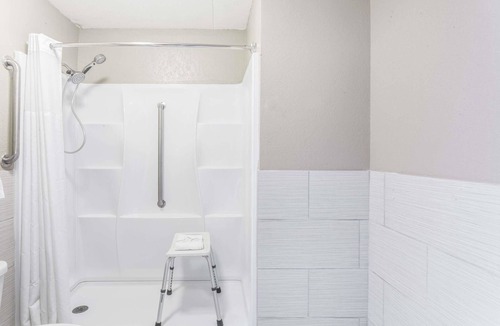 Kingston Hotel | Super 8 by Wyndham Kingston