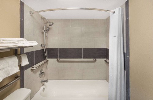 Kingsville Hotel | Super 8 by Wyndham Kingsville