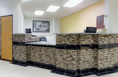 Altamont Hotel | Super 8 by Wyndham Klamath Falls